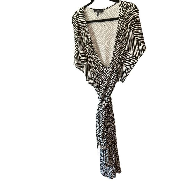 ELOQUII Plus Size V-Neck Wrap Around Dress in White Black Sand Dunes - Picture 3 of 7